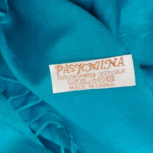 Applique and beaded tie belt and scarf - Picture 5 of 5